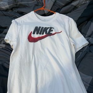 White Nike T-shirt - Size Medium